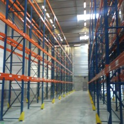 entrepot équipé de racks à palettes d'occasion