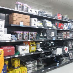 gondole de magasin gris