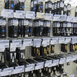 broche avec porte étiquette